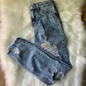 ❣️4/$25❣️ Distressed jeans